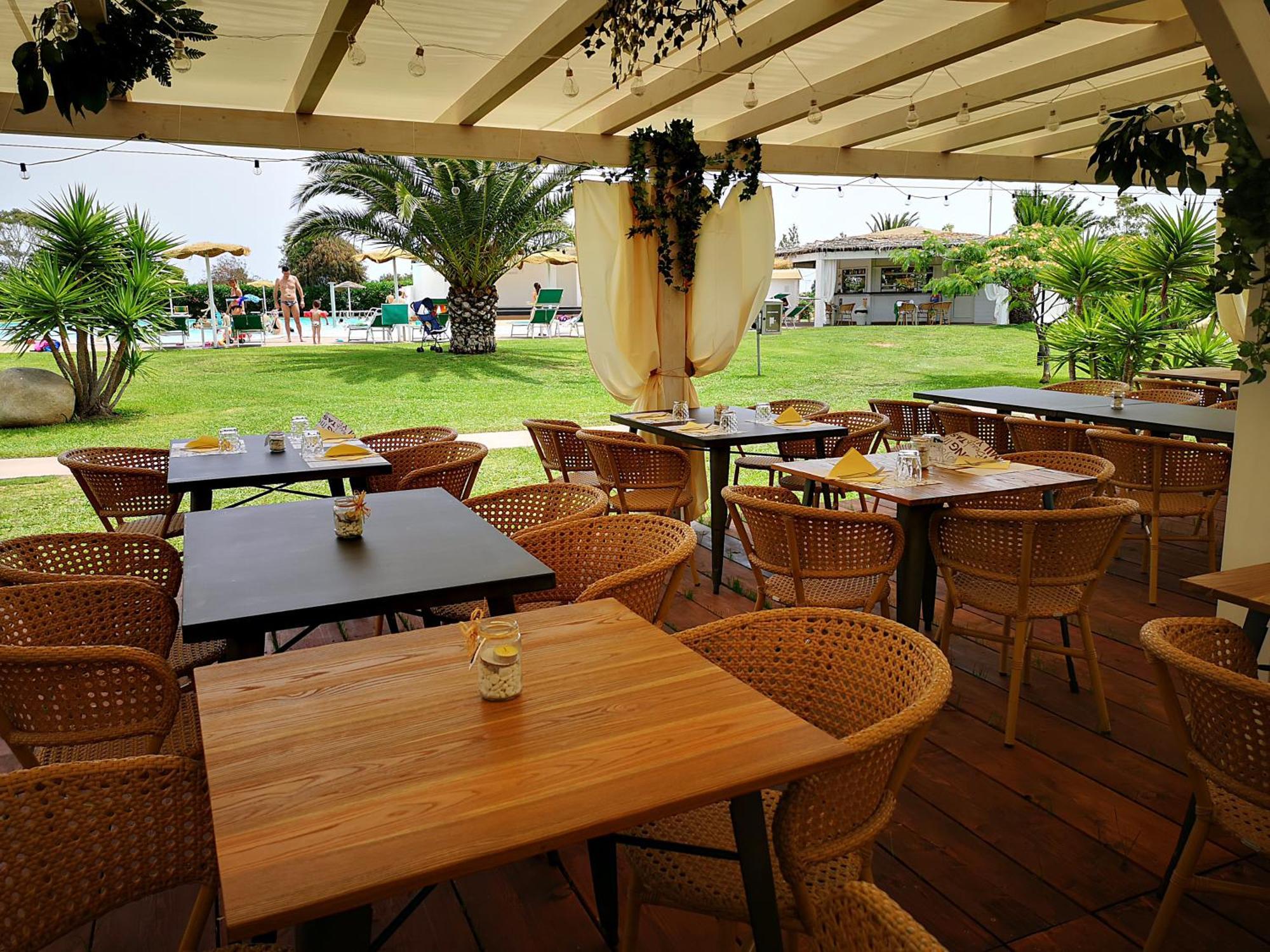 Rey Beach Club Monte Nai Exterior foto